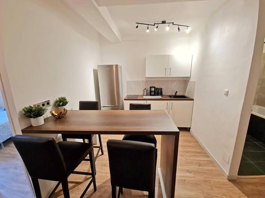 GregBnb-com - T2 Design 43m2 - Toulon Est - Wifi Fibre Extérieur photo